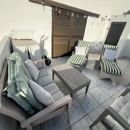 Апартаменты Sea View Penthouse With Large Terrace