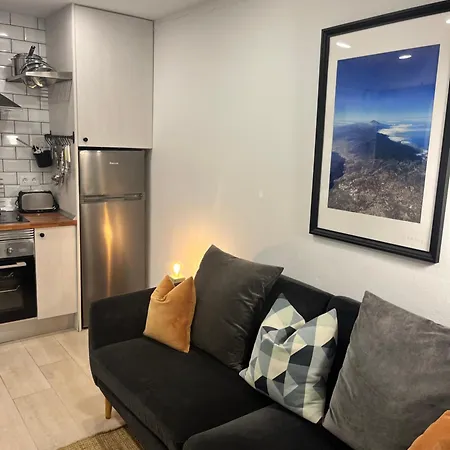 Sea View Penthouse Or With Large Terrace In Cristianos Los Cristianos (Tenerife)